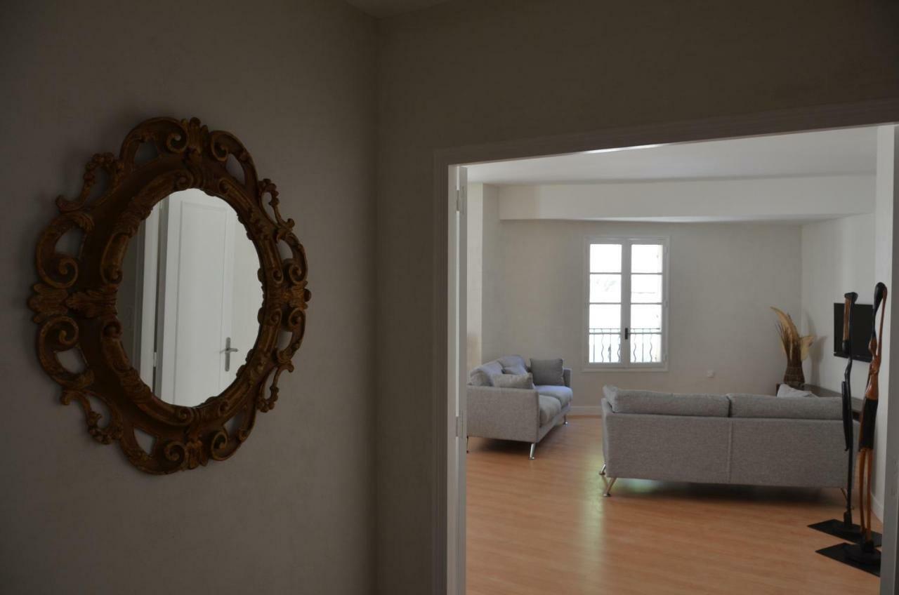 Face Au Palais Des Papes Apartment Avignon Bagian luar foto
