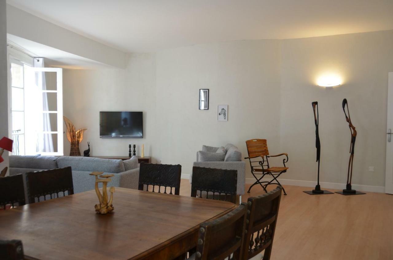 Face Au Palais Des Papes Apartment Avignon Bagian luar foto